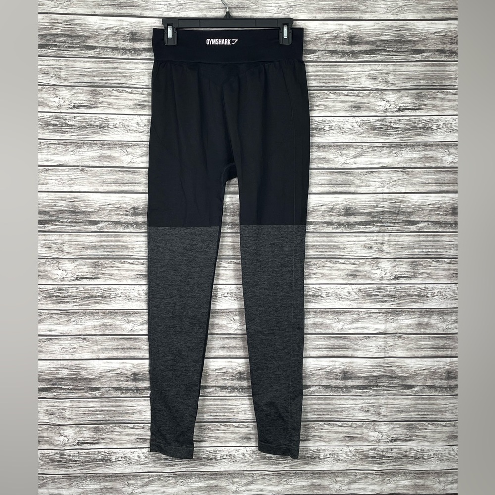 🦈Gymshark Gray & Black Leggings - M/L